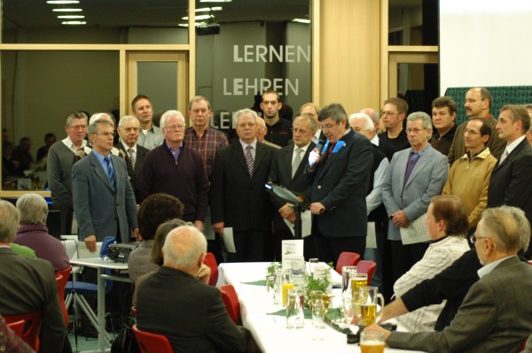 - 6 - Der Jubelchor er&ouml;ffnet den Abend