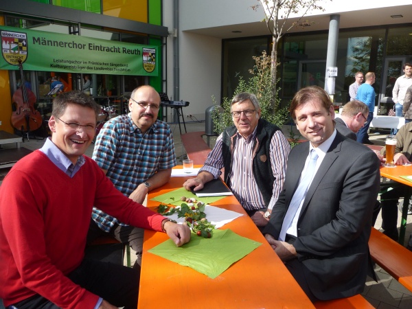 1. Reuther Chorfest - 13 - Landrat Hermann Ulm (re.) zu Gast