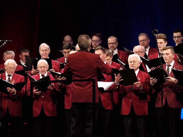- 6 - Die Drei Ch&ouml;re im Kolpinghaus. Auftritt M&auml;nnerchor Eintracht Reuth.
