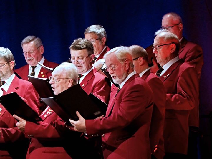 - 8 - Die Drei Ch&ouml;re im Kolpinghaus. Auftritt M&auml;nnerchor Eintracht Reuth.