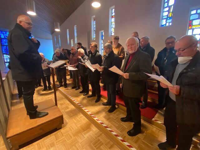 - 2 - Der Chor auf der Empore