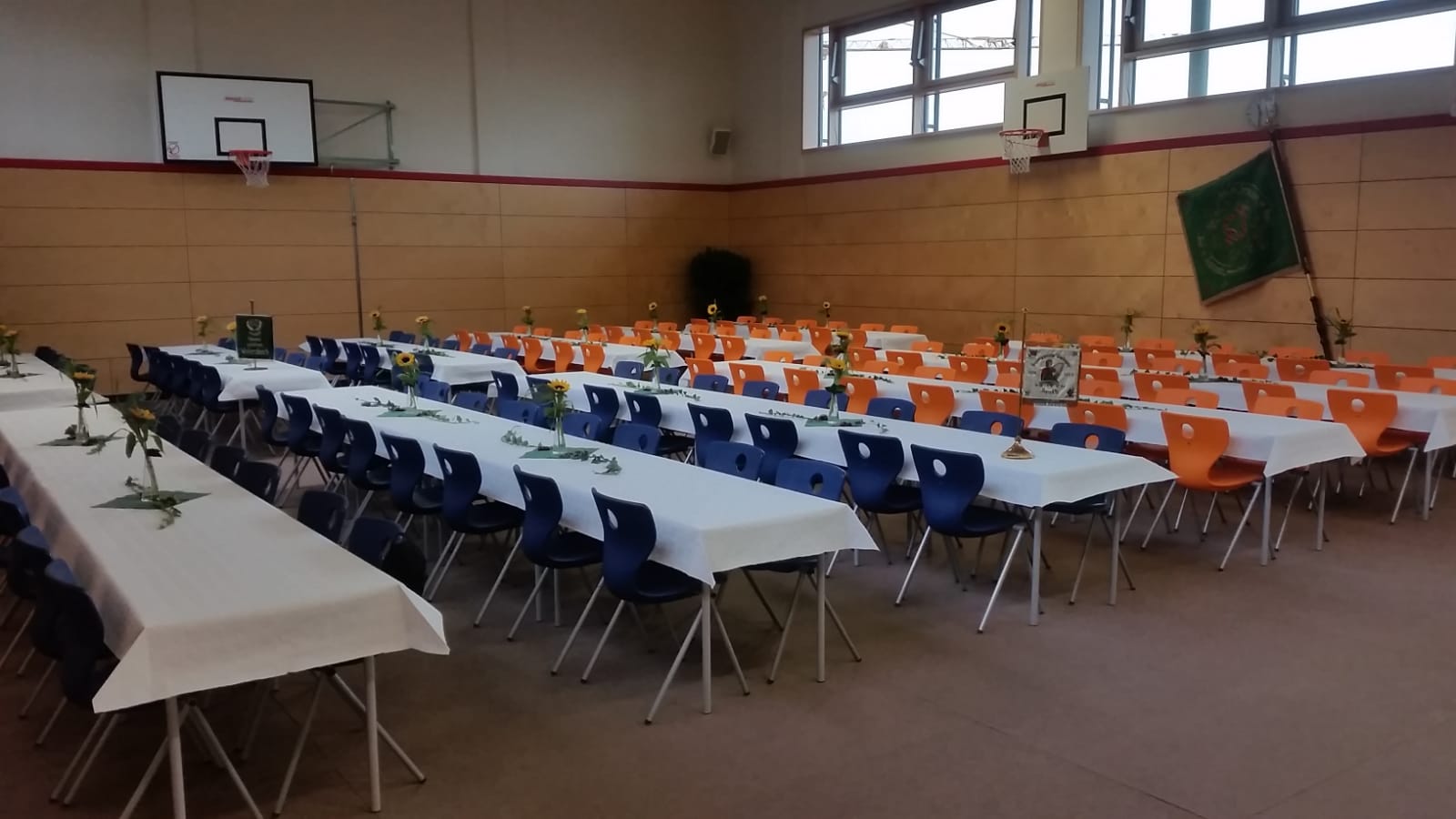 - 2 - Der Festsaal