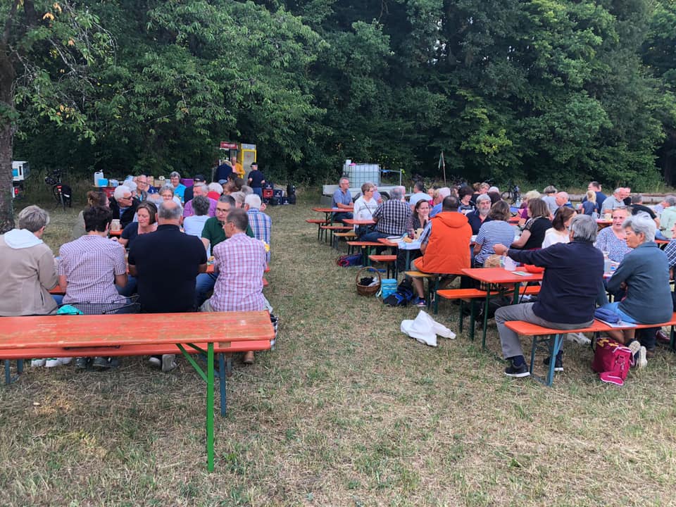 - 5 - Die Festbesucher