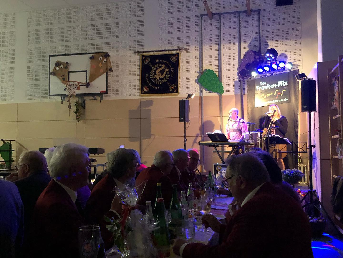 -8- Stimmungsmusik zum Weinfest