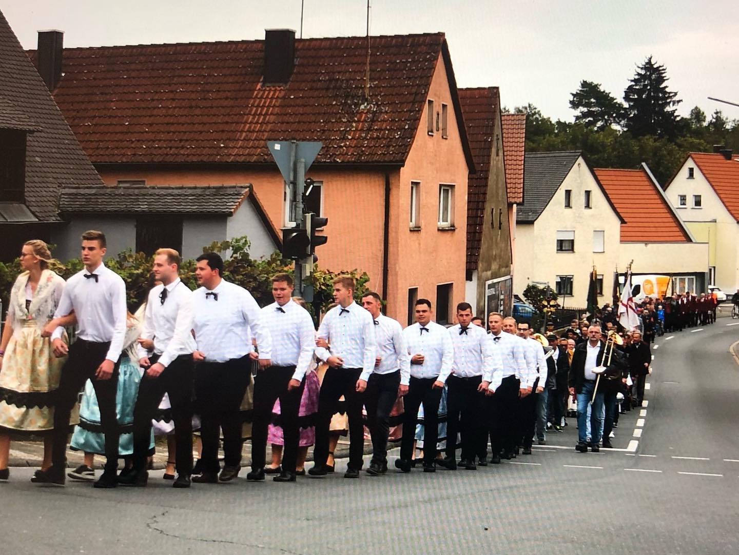 -3- Kerwasburschen und -madla