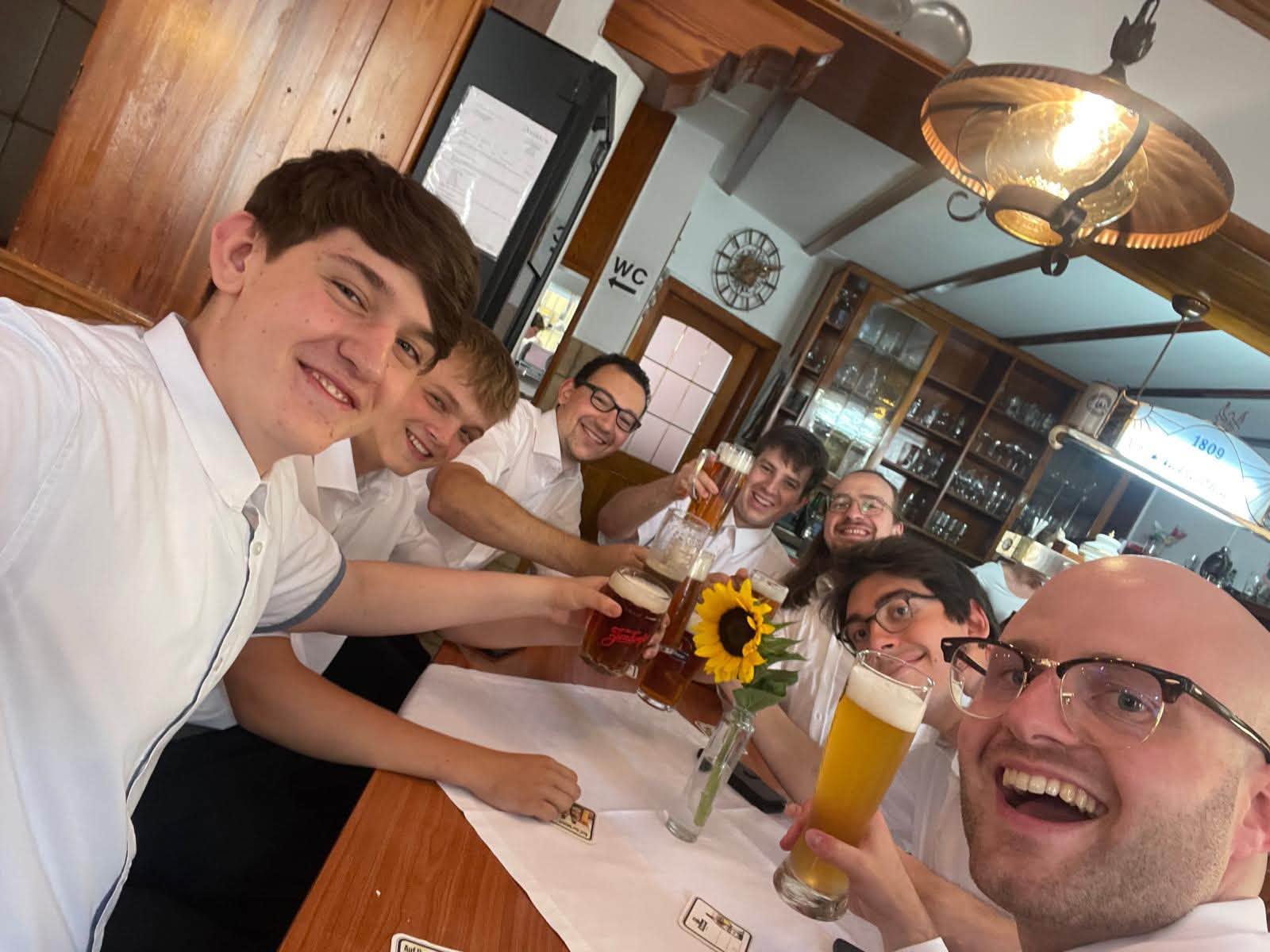 -8- Die Jugend im Gasthaus