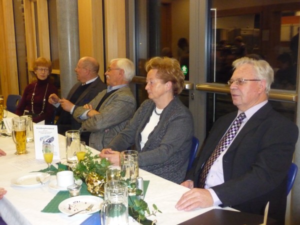 - 3 - Gespannte Erwartung