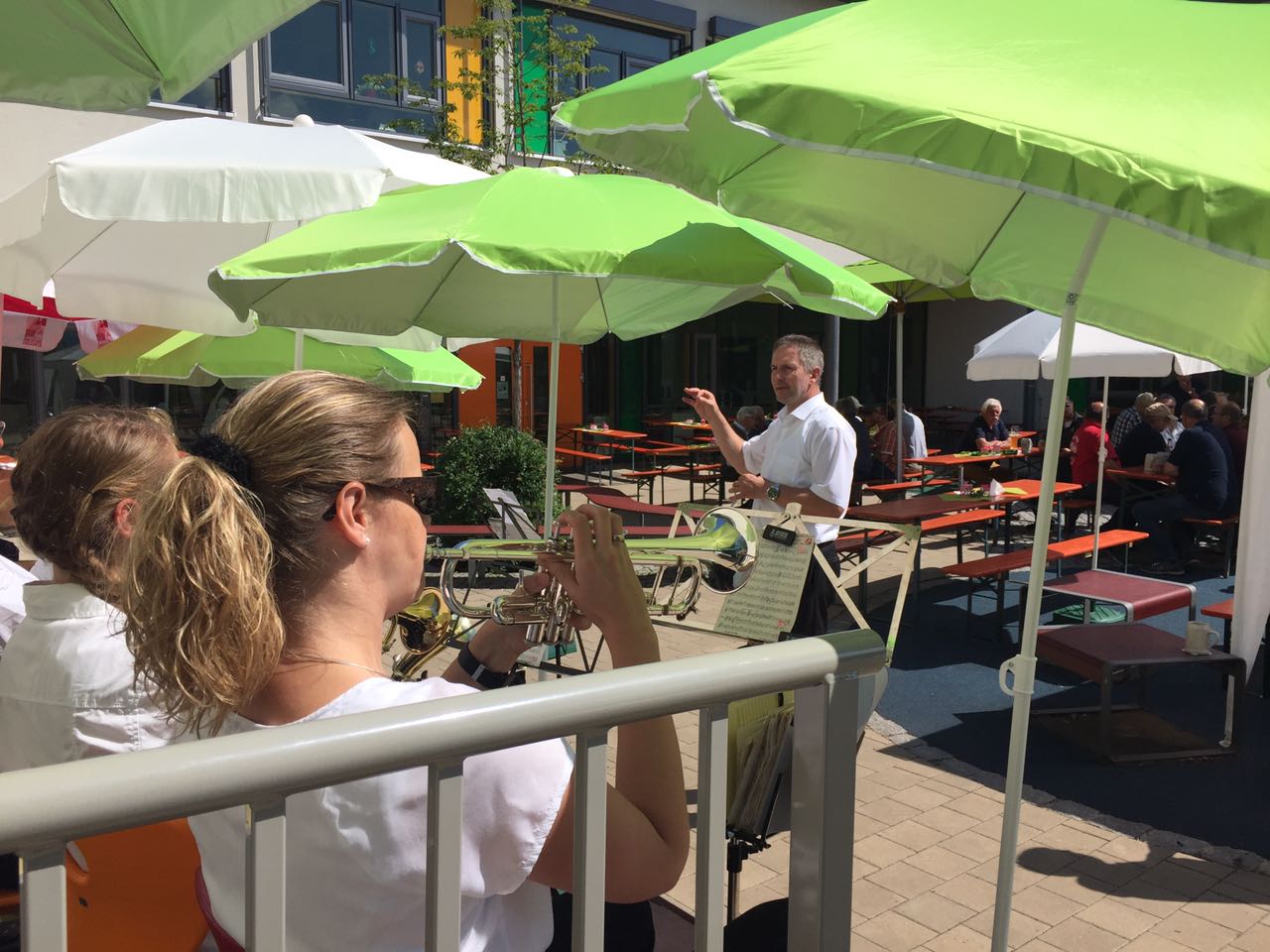 - 3 - Frühschoppen mit der Blaskapelle Reuth