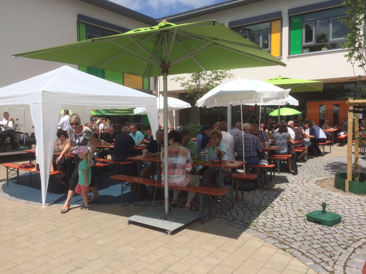 - 8 - Gemütliche Runde.