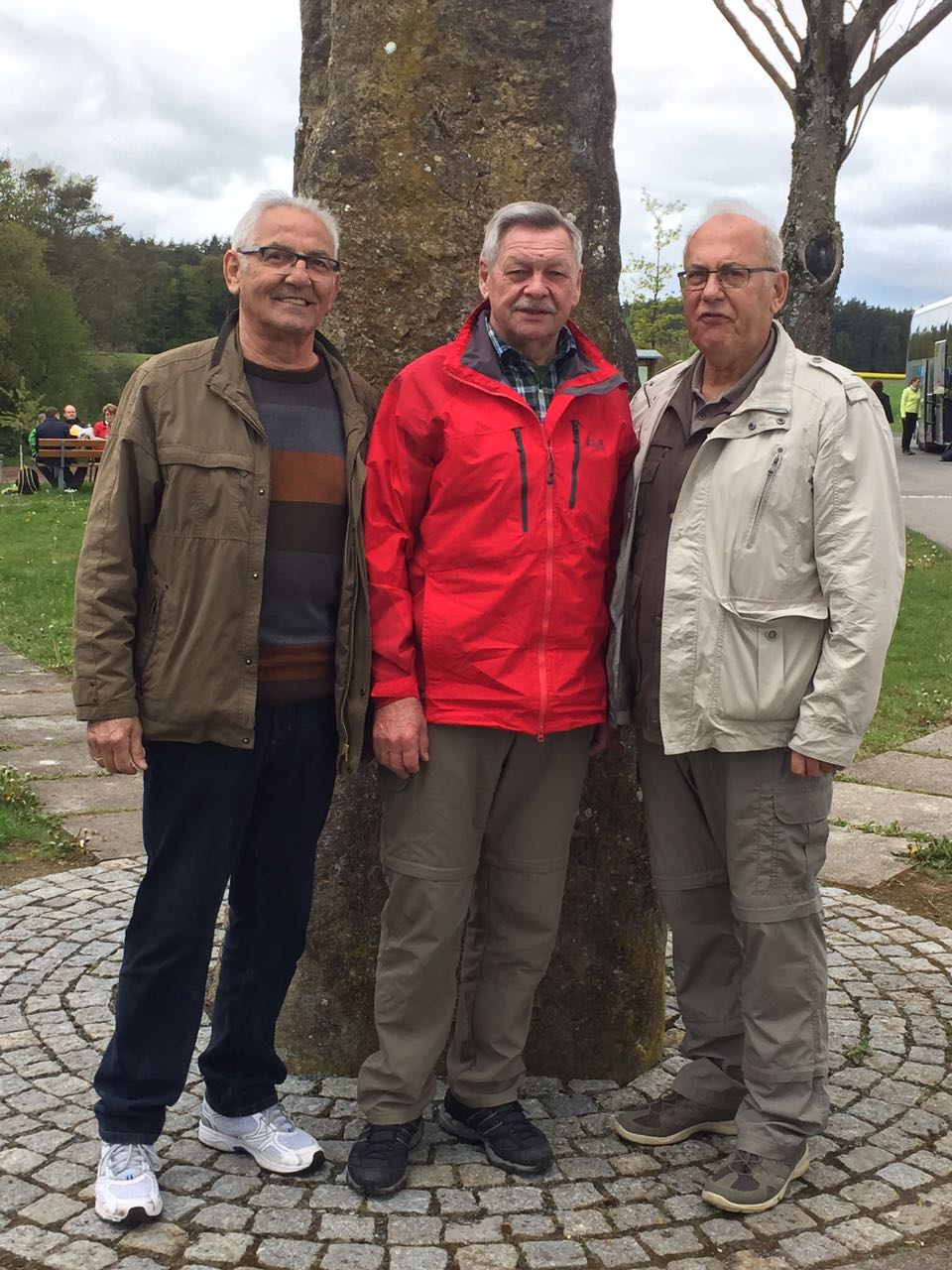 -13- Die Reuther Sängerfamilie unterwegs zum Drei-Franken-Stein