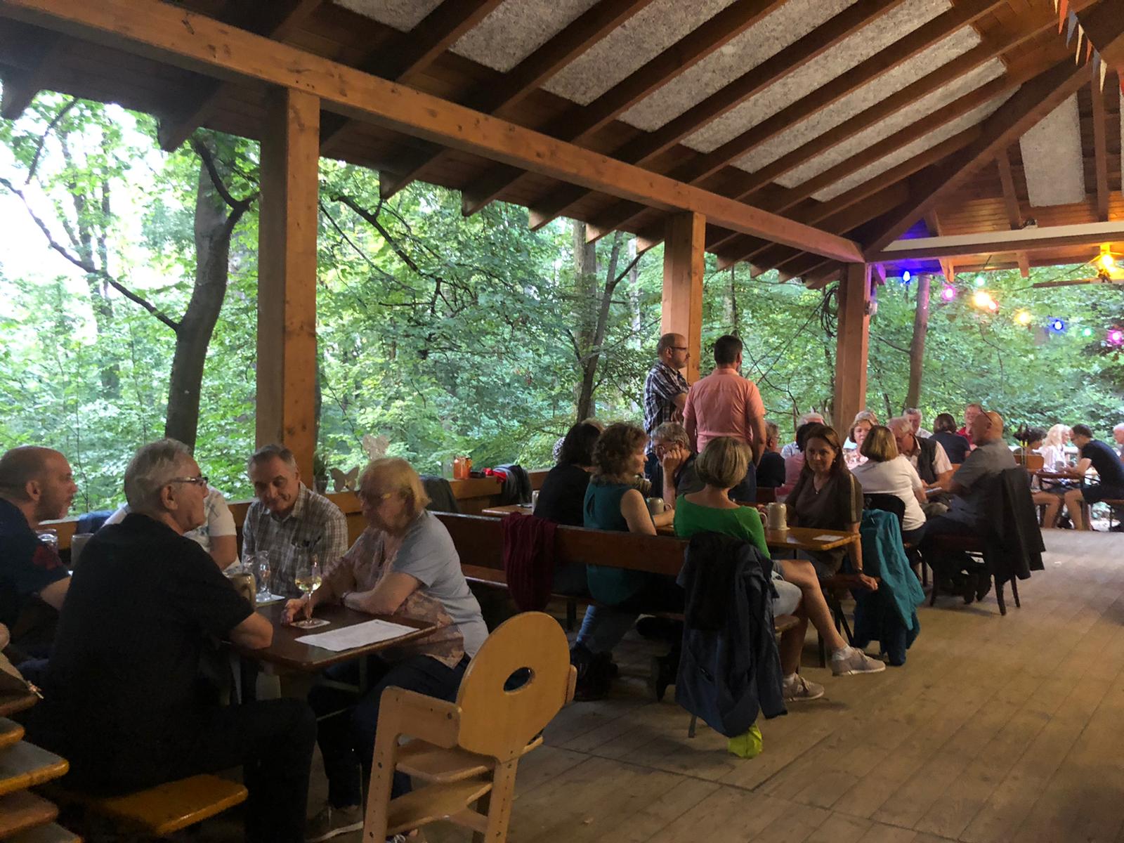 - 2 - Blick in die Gruppe