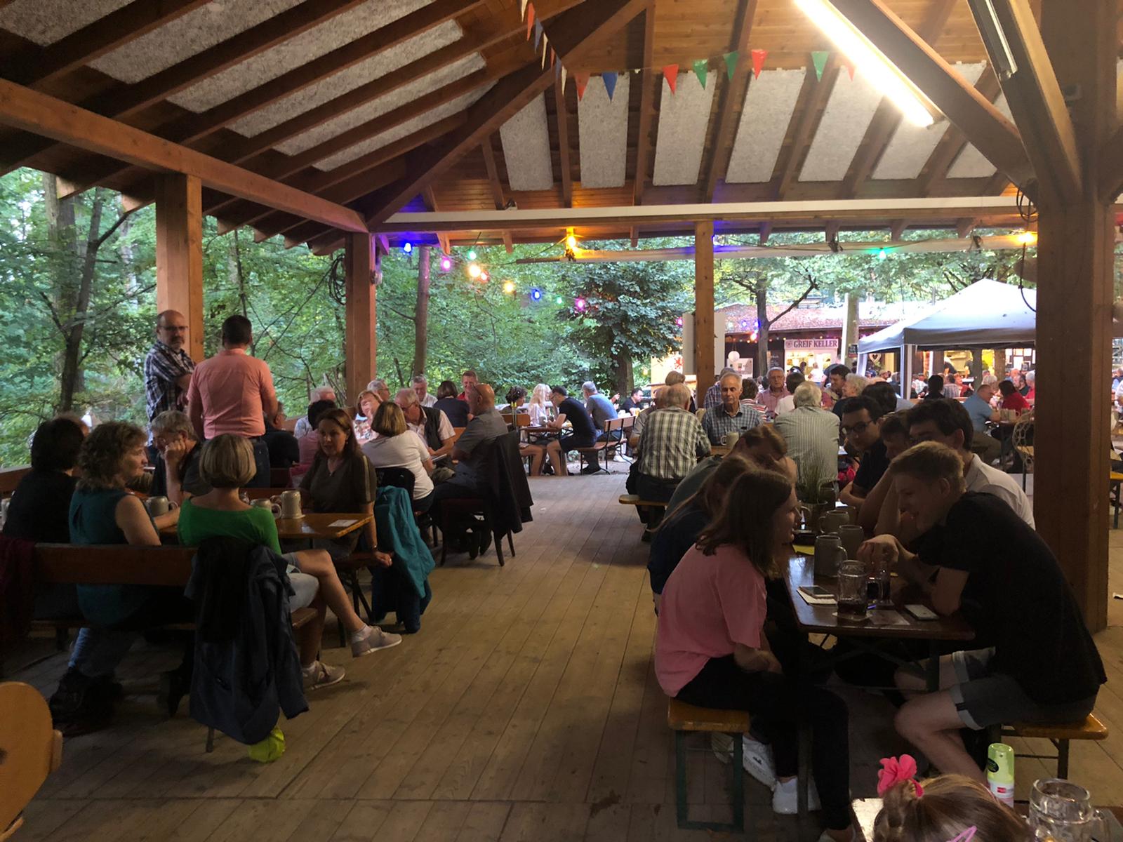 - 4 - Blick in die Gruppe