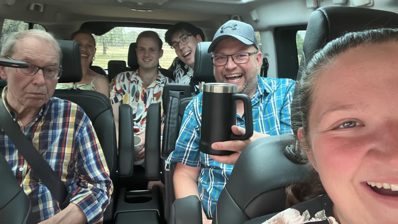 -10- Auch in den Autos wurde weiter gefeiert