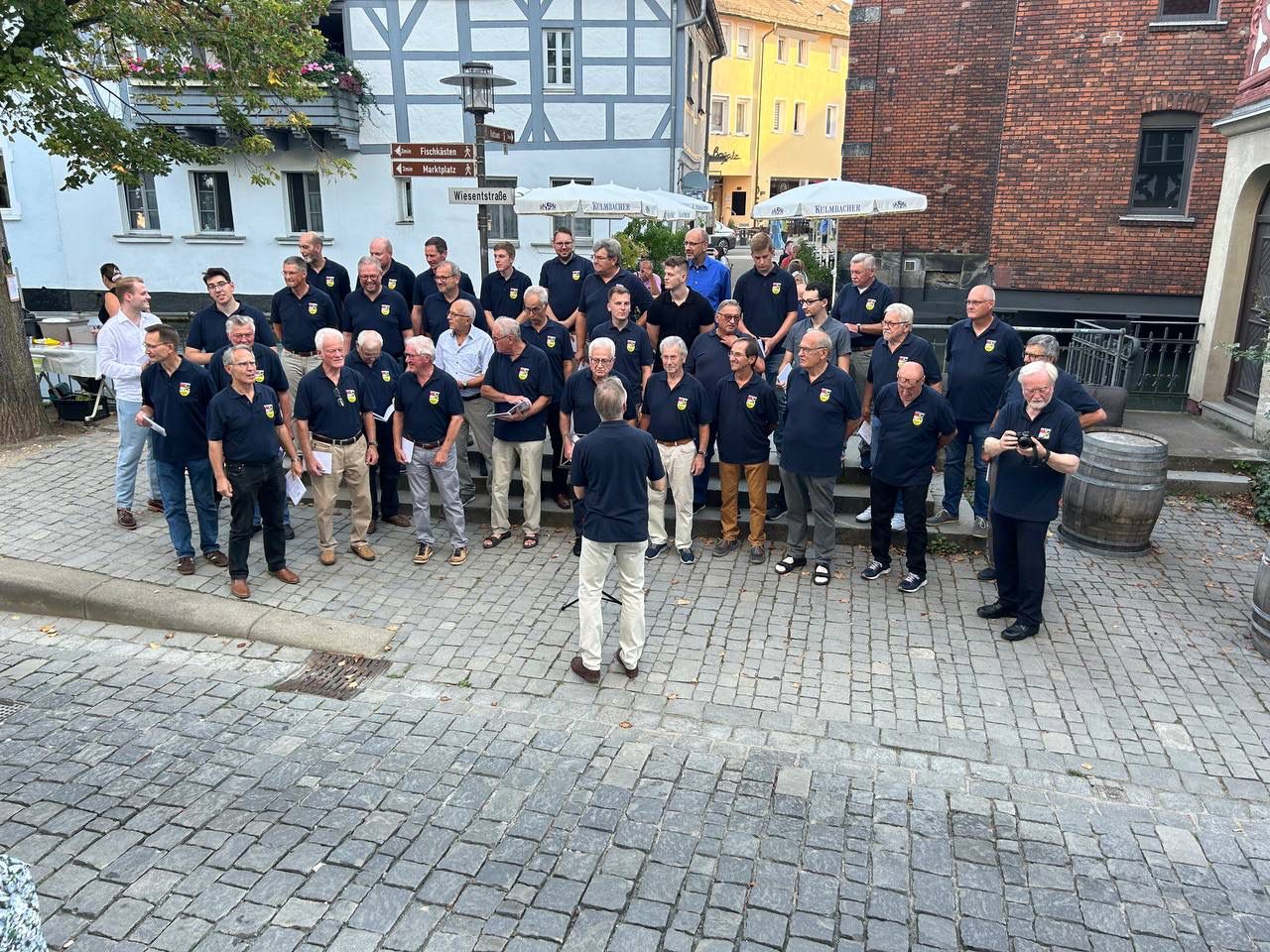 -2- Der Chor vor dem Auftritt