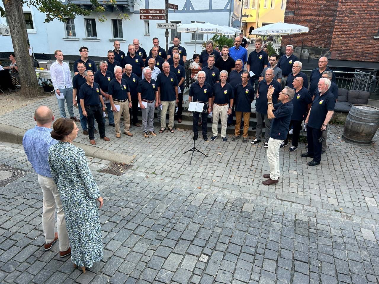 -3- Das Stück Wir gratulieren wird auswendig gesungen