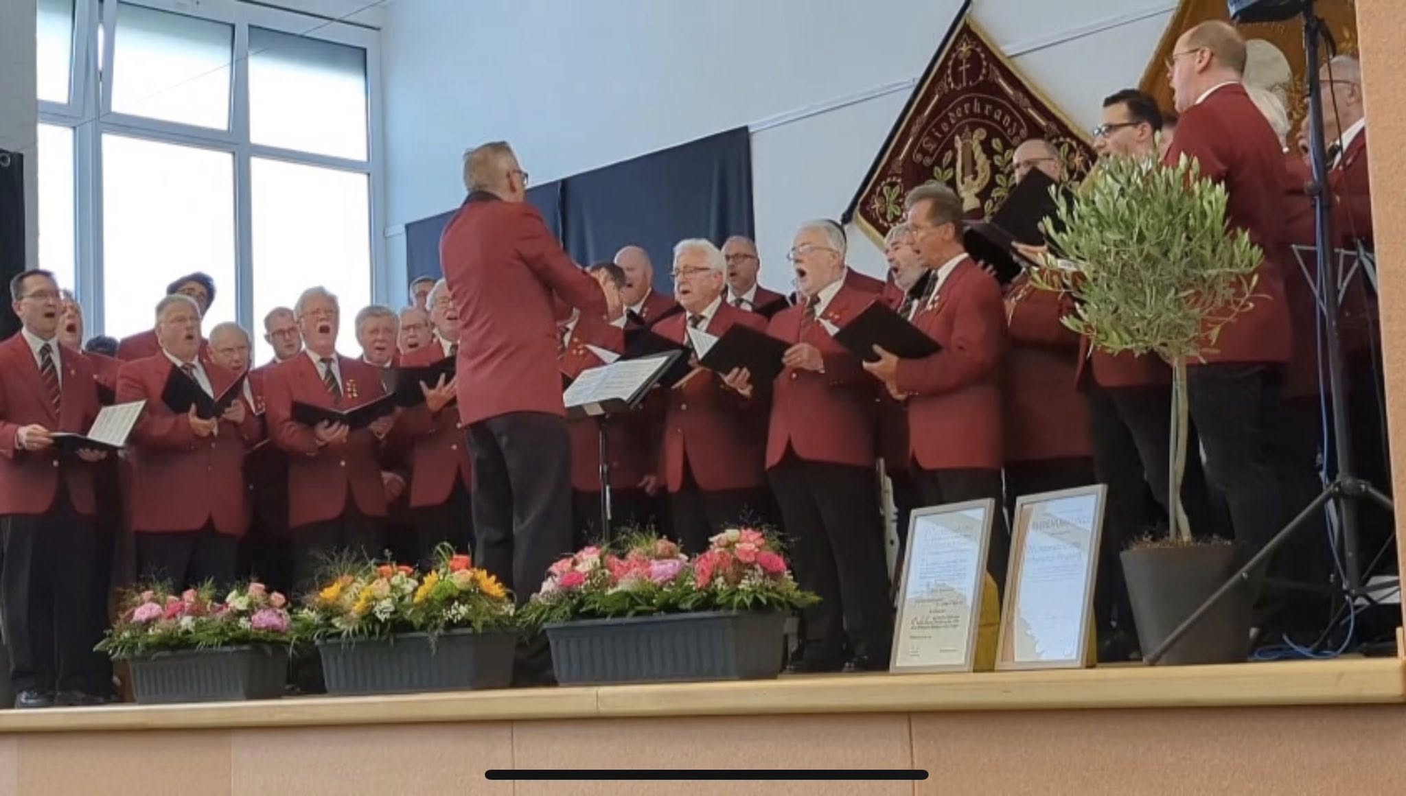 -4- Unser Chor beim Auftritt